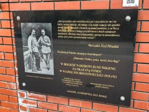 Tablica w hołdzie narodowi rumuńskiemu w Ossowie